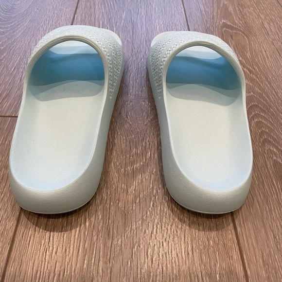 Size 8 Adidas Adilette Ayoon slides new without box - Picture 4 of 9